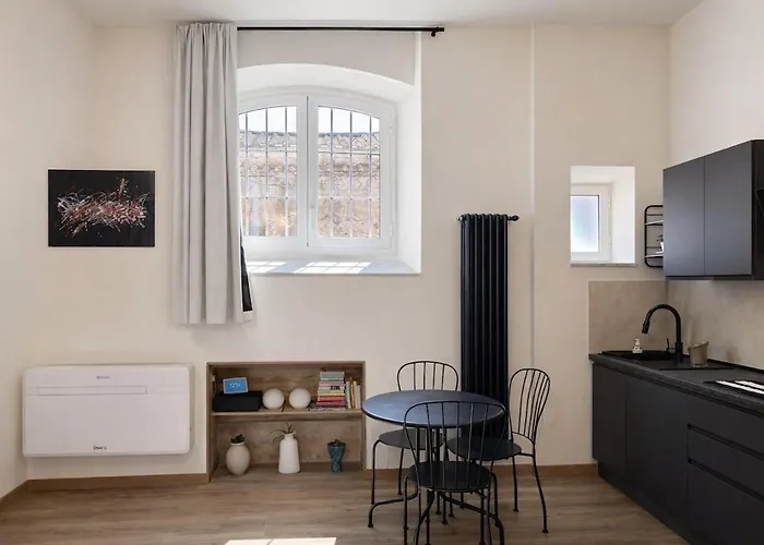 Apartment Heart Of Iconic Trastevere For 4 Guests *